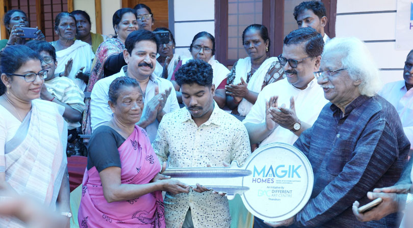 ഇന്ദിരയ്ക്കും മകനും ഇനി സുരക്ഷിതത്വത്തിന്റെ തണല്‍: മാജിക് ഹോമിന്റെ അഞ്ചാമത് വീടിന്റെ താക്കോല്‍ കൈമാറി